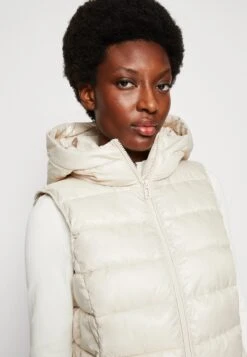 Tom Tailor Long Lightweight Vest - Bodywarmer - Dusty Beige 9 Tom Tailor Long Lightweight Vest - Bodywarmer - Dusty Beige -Tom Tailor 0cdebe556c6f4278bb6e68c932613da6