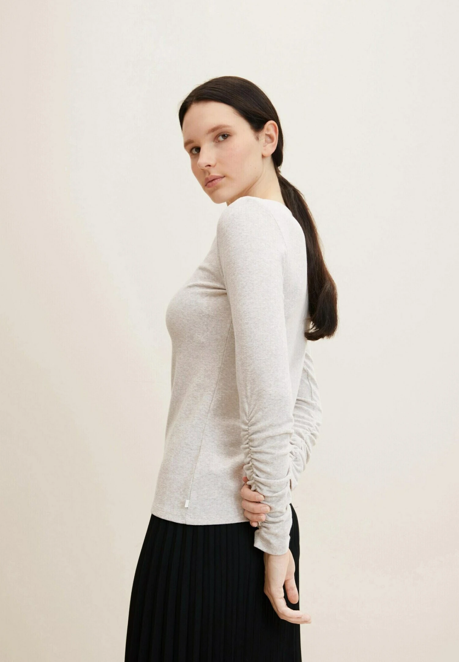 TOM TAILOR Denim Mit U-Boot Ausschnitt - Longsleeve - Cloud Grey Melange 4 TOM TAILOR Denim Mit U-Boot Ausschnitt - Longsleeve - Cloud Grey Melange - Afbeelding 4