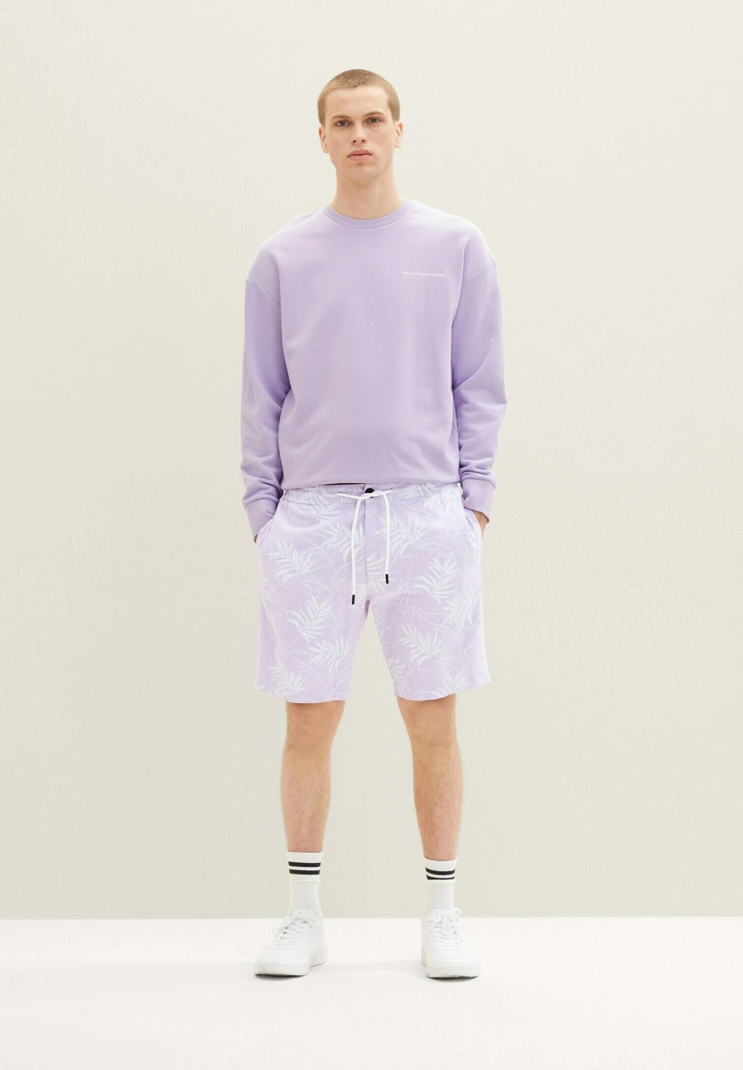 TOM TAILOR Denim Gemusterte Bermuda - Shorts - Lilac Leaf Lines Print 2 TOM TAILOR Denim Gemusterte Bermuda - Shorts - Lilac Leaf Lines Print - Afbeelding 2