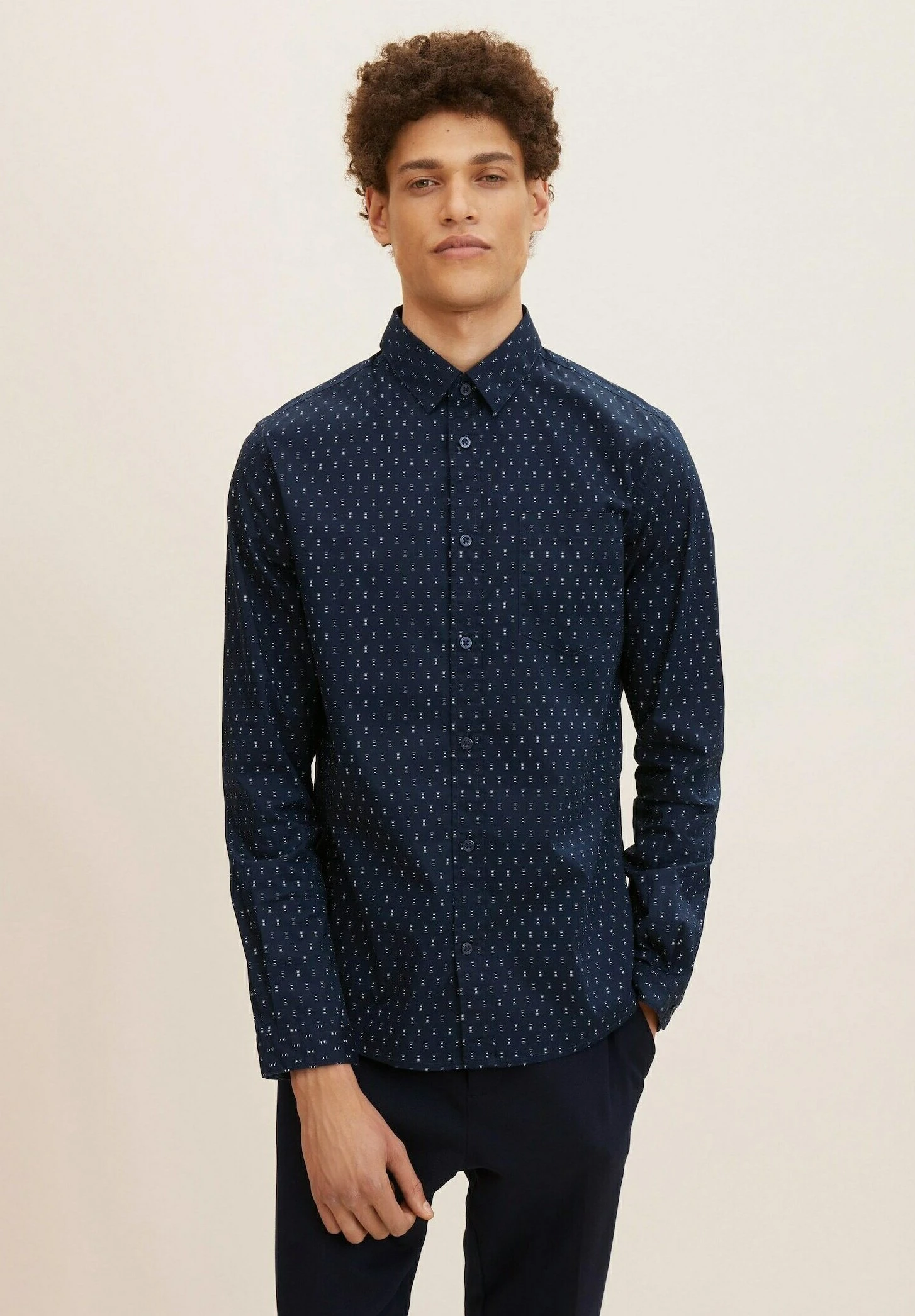 Tom Tailor Mit Allover-Print - Overhemd - Navy Geometric Design 1 Tom Tailor Mit Allover-Print - Overhemd - Navy Geometric Design