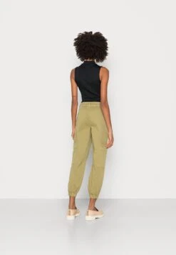 Tom Tailor Pants Utility Fit - Cargobroek - Moderate Olive -Tom Tailor 4161c1dfaf7d40f398881a412a96f269