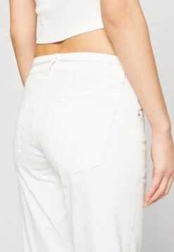 Tom Tailor Alexa Capri - Shorts - Whisper White 11 Tom Tailor Alexa Capri - Shorts - Whisper White -Tom Tailor 42d19c223e4349c9955a9f1cca0bb5eb