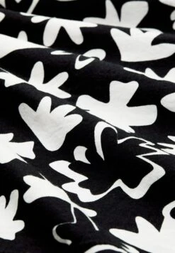 TOM TAILOR Denim Bedruckte - Trainingsbroek - Black White Wildflower Print -Tom Tailor 4a83cc1d63594c3291cd7da6e1435060