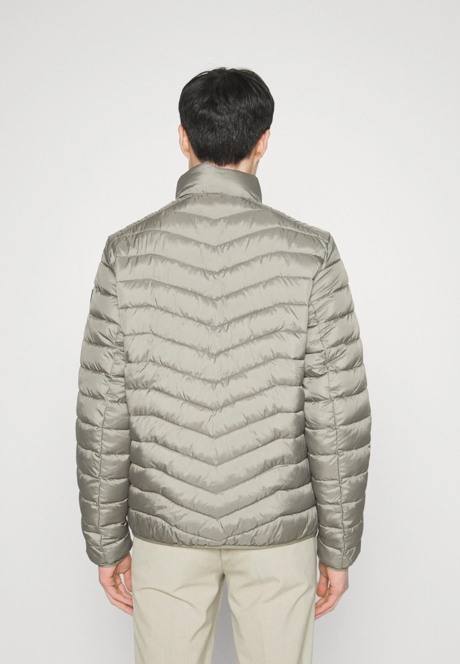 Tom Tailor Light Weight- Jas - Smokey Olive Green 3 Tom Tailor Light Weight- Jas - Smokey Olive Green - Afbeelding 3