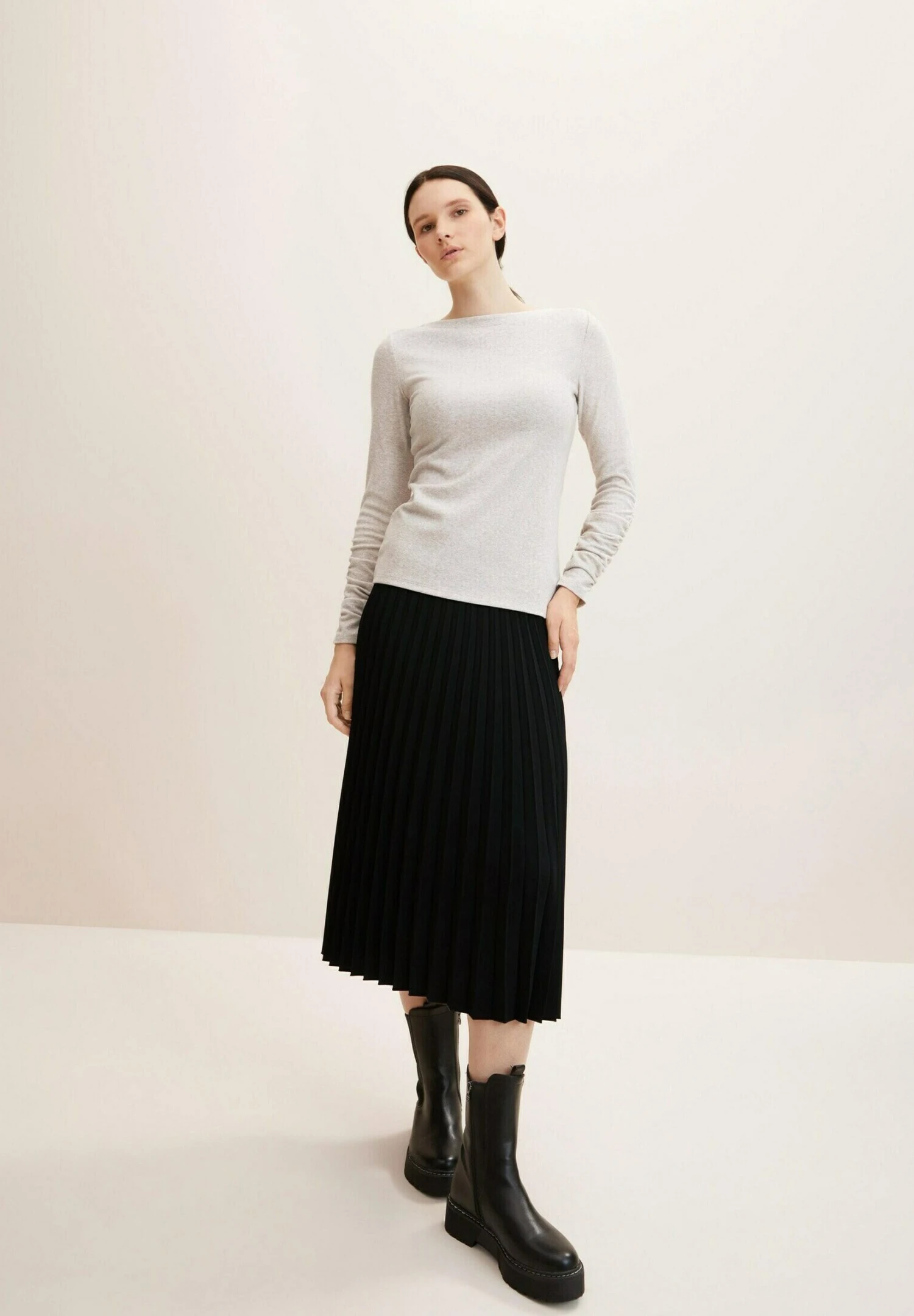 TOM TAILOR Denim Mit U-Boot Ausschnitt - Longsleeve - Cloud Grey Melange 2 TOM TAILOR Denim Mit U-Boot Ausschnitt - Longsleeve - Cloud Grey Melange - Afbeelding 2