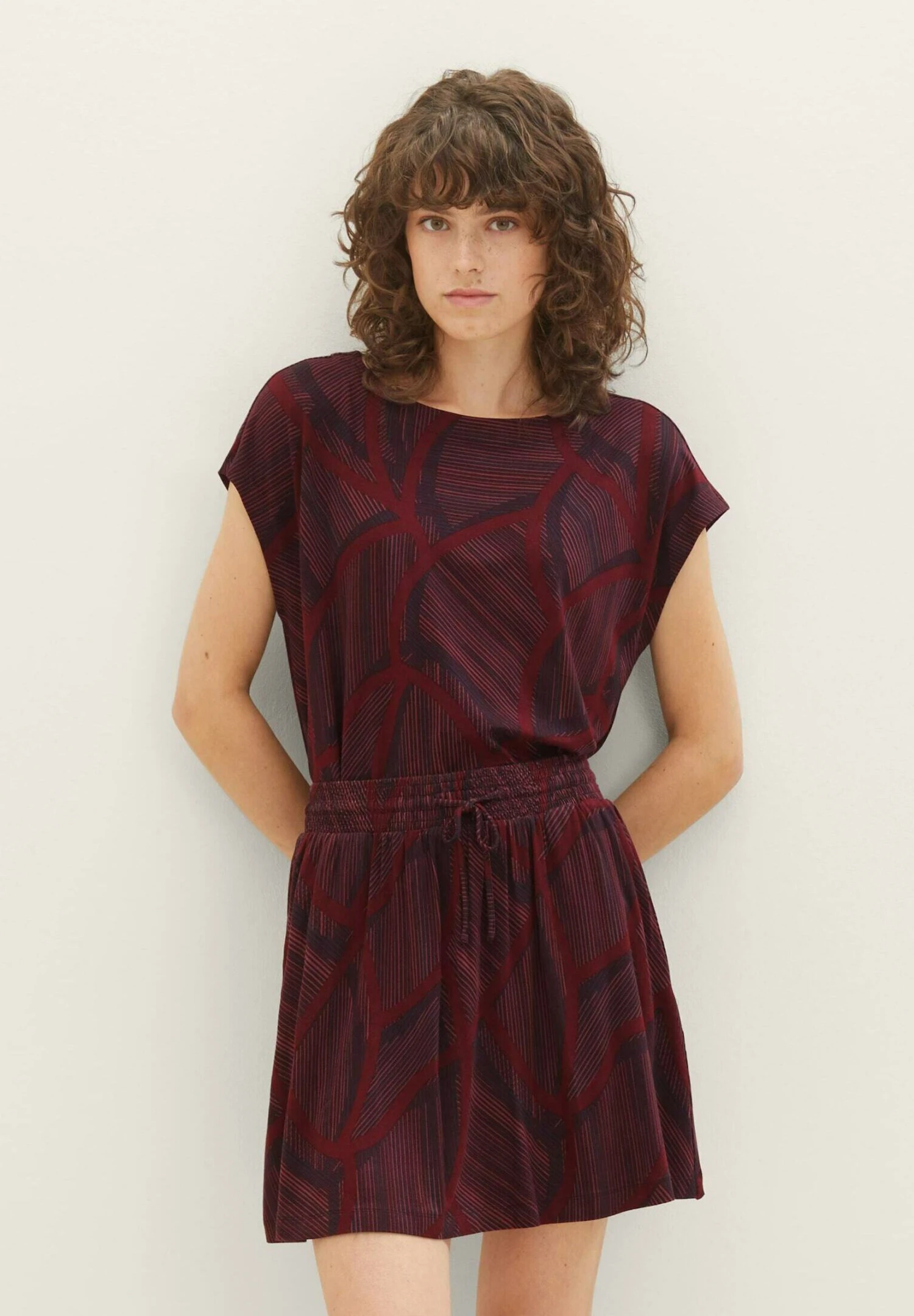 Tom Tailor A-Lijn Rok - Navy Abstract Lines 1 Tom Tailor A-Lijn Rok - Navy Abstract Lines