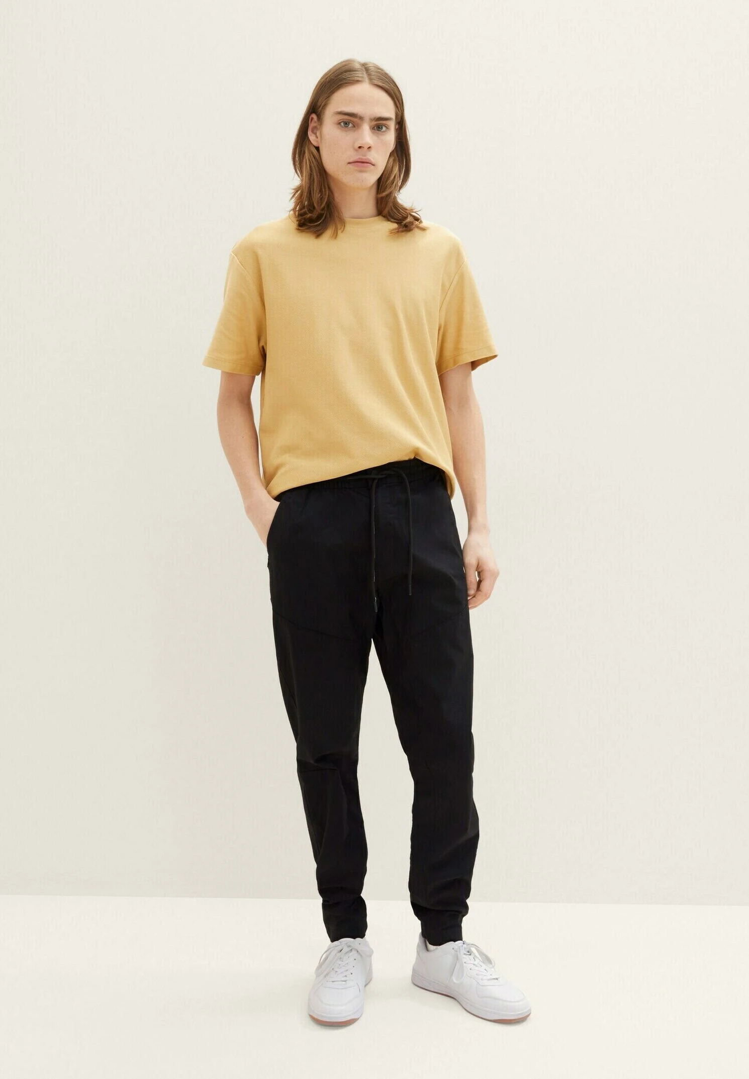 TOM TAILOR Denim Mit Struktur - T-Shirt Basic - Brown Rice 2 TOM TAILOR Denim Mit Struktur - T-Shirt Basic - Brown Rice - Afbeelding 2