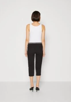 Tom Tailor Alexa Capri - Shorts - Deep Black -Tom Tailor 6083e3db2b54467c8fd081ad7fffaa02