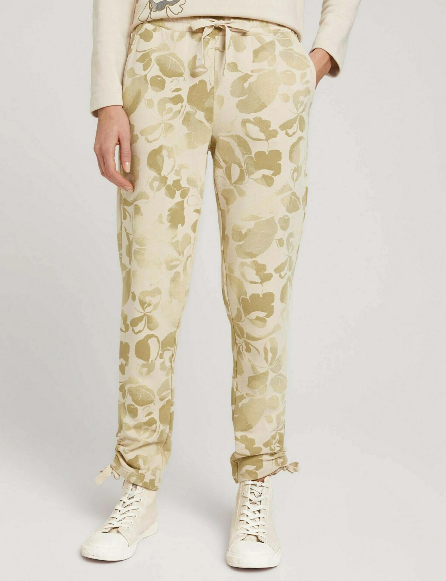 Tom Tailor Trainingsbroek - Green Floral Design 1 Tom Tailor Trainingsbroek - Green Floral Design