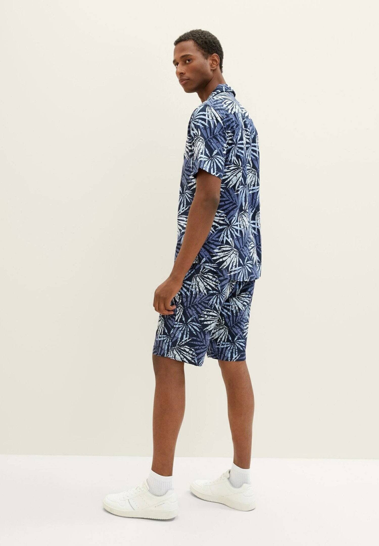 Tom Tailor Gemusterte- Shorts - Navy Tonal Leaf Design 6 Tom Tailor Gemusterte- Shorts - Navy Tonal Leaf Design - Afbeelding 6