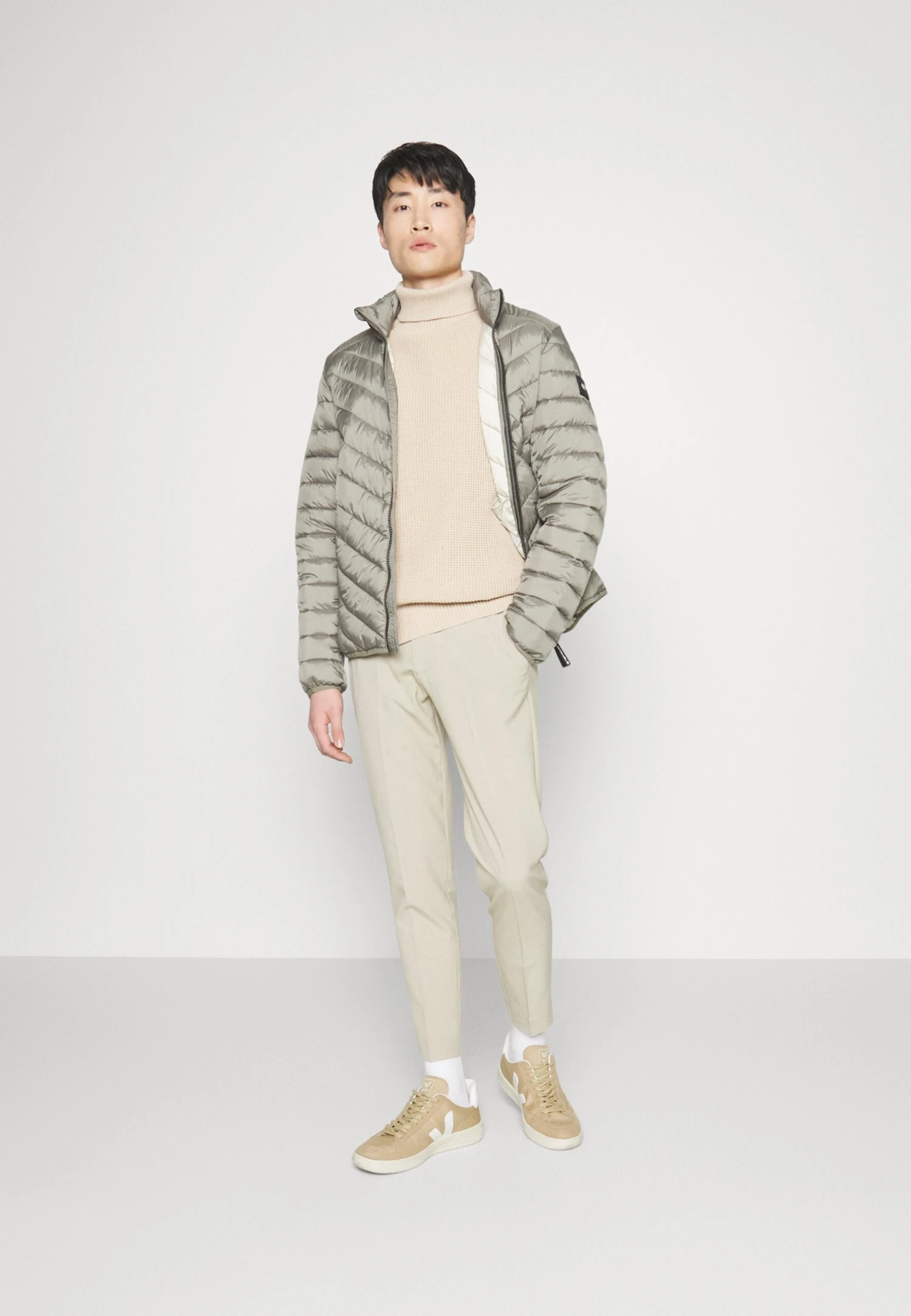 Tom Tailor Light Weight- Jas - Smokey Olive Green 2 Tom Tailor Light Weight- Jas - Smokey Olive Green - Afbeelding 2