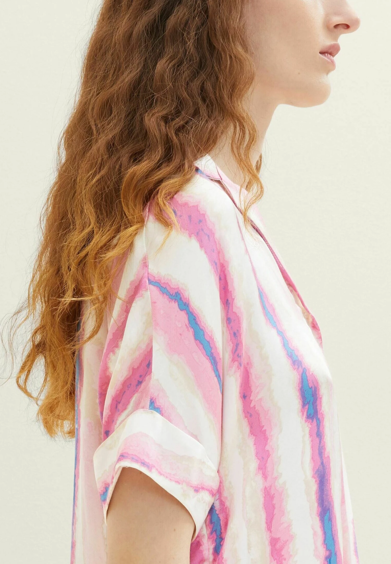 Tom Tailor Loose Fit- Overhemdblouse - Pink Tie Dye Stripe 4 Tom Tailor Loose Fit- Overhemdblouse - Pink Tie Dye Stripe - Afbeelding 4