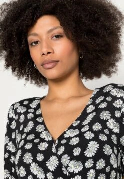 TOM TAILOR Denim Printed Wrap Dress - Jurk - Black Daisy 9 TOM TAILOR Denim Printed Wrap Dress - Jurk - Black Daisy -Tom Tailor 7a10bc5d9d7a4cf5bc9a54d1b2f6f8b1