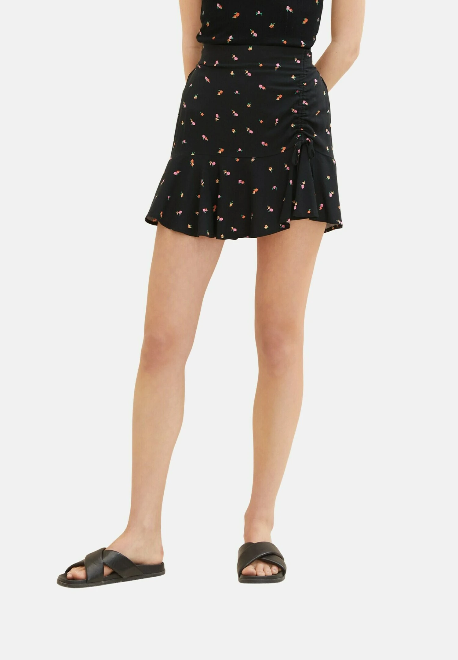TOM TAILOR Denim Mit Rüschen - A-Lijn Rok - Small Black Flower Print 1 TOM TAILOR Denim Mit Rüschen - A-Lijn Rok - Small Black Flower Print
