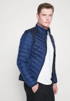 Tom Tailor Hybrid- Jas - Sky Captain Blue 9 Tom Tailor Hybrid- Jas - Sky Captain Blue -Tom Tailor 900c92ff58294b6fb06b6d23bf8594e8