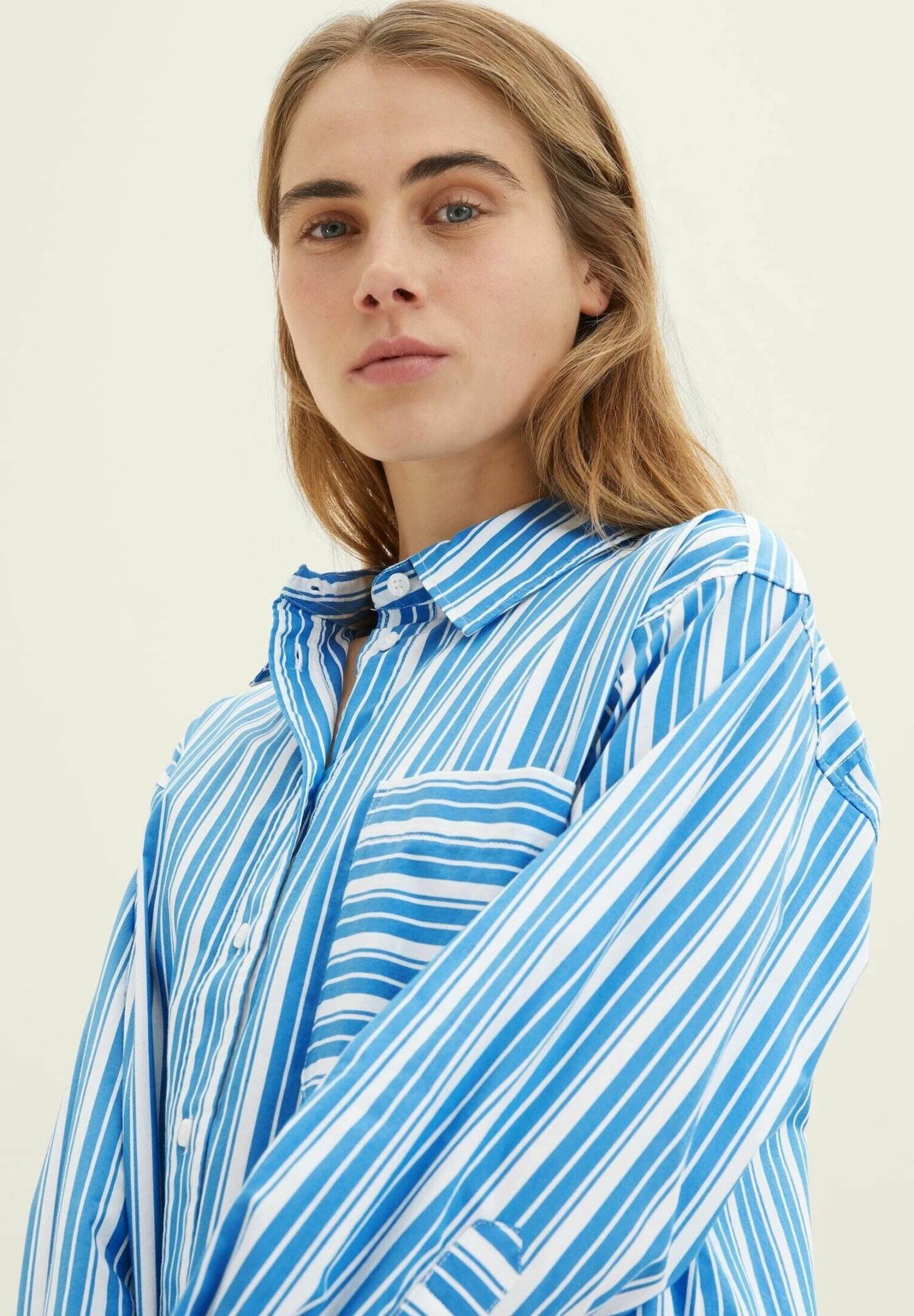 TOM TAILOR Denim Overhemdblouse - Vertical Blue White Stripe 4 TOM TAILOR Denim Overhemdblouse - Vertical Blue White Stripe - Afbeelding 4