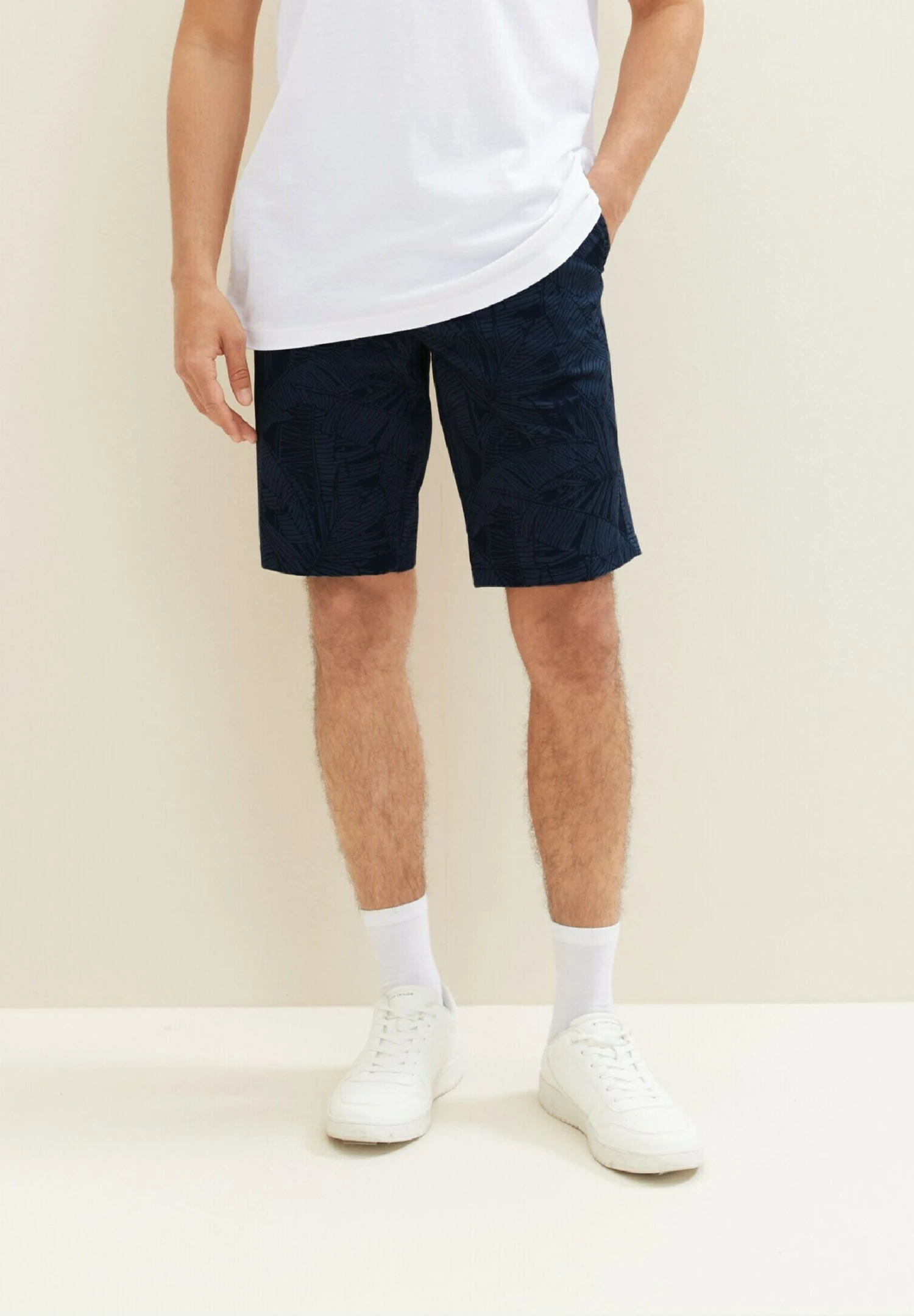 Tom Tailor Bermuda- Shorts - Navy Tonal Big Leaf Design 1 Tom Tailor Bermuda- Shorts - Navy Tonal Big Leaf Design