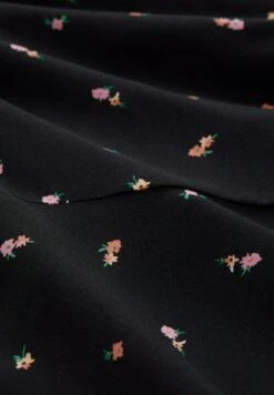 TOM TAILOR Denim Mit Rüschen - A-Lijn Rok - Small Black Flower Print 15 TOM TAILOR Denim Mit Rüschen - A-Lijn Rok - Small Black Flower Print -Tom Tailor a976c2c890a240dda33f33bd3e6503de