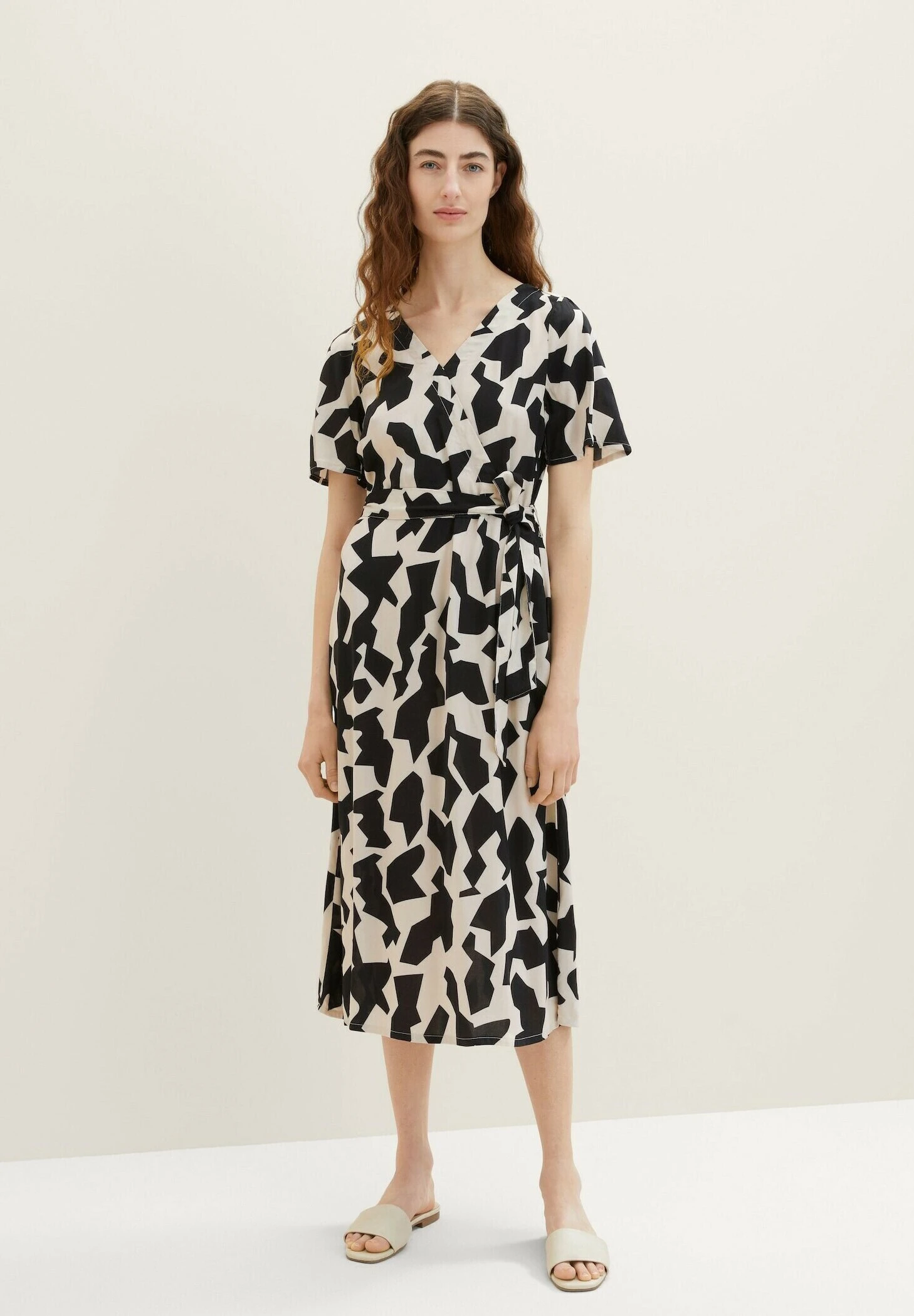 Tom Tailor Gemustertes Midi - Jurk - Black Big Abstract Design 1 Tom Tailor Gemustertes Midi - Jurk - Black Big Abstract Design