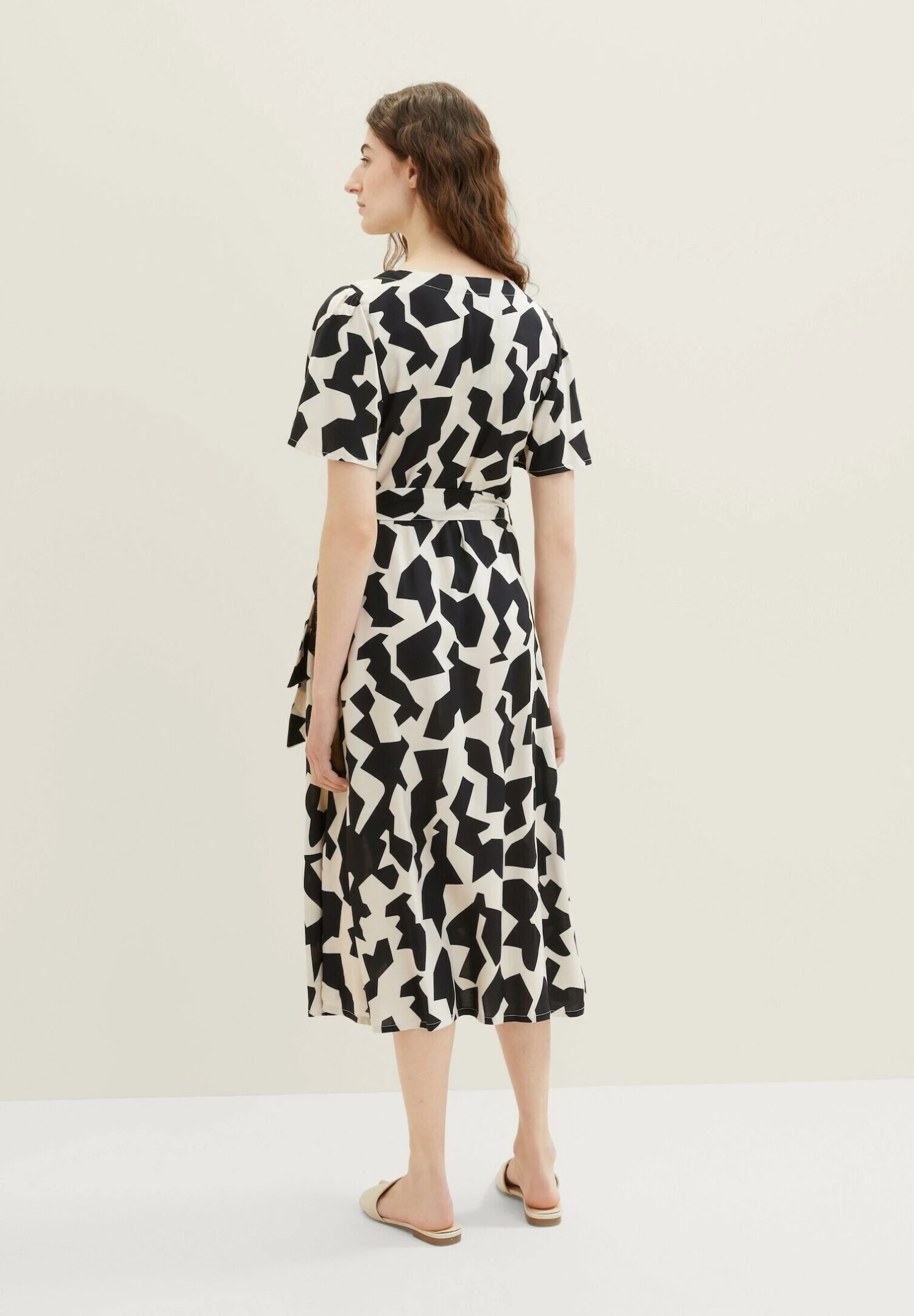 Tom Tailor Gemustertes Midi - Jurk - Black Big Abstract Design 3 Tom Tailor Gemustertes Midi - Jurk - Black Big Abstract Design - Afbeelding 3