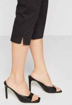 Tom Tailor Alexa Capri - Shorts - Deep Black -Tom Tailor c13df2fabdac40d59681ede69a9ad8eb