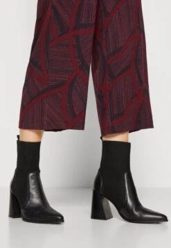 Tom Tailor Pants Culotte - Broek - Navy 11 Tom Tailor Pants Culotte - Broek - Navy -Tom Tailor c4109baf20de4c0f8f0387fcb7186072