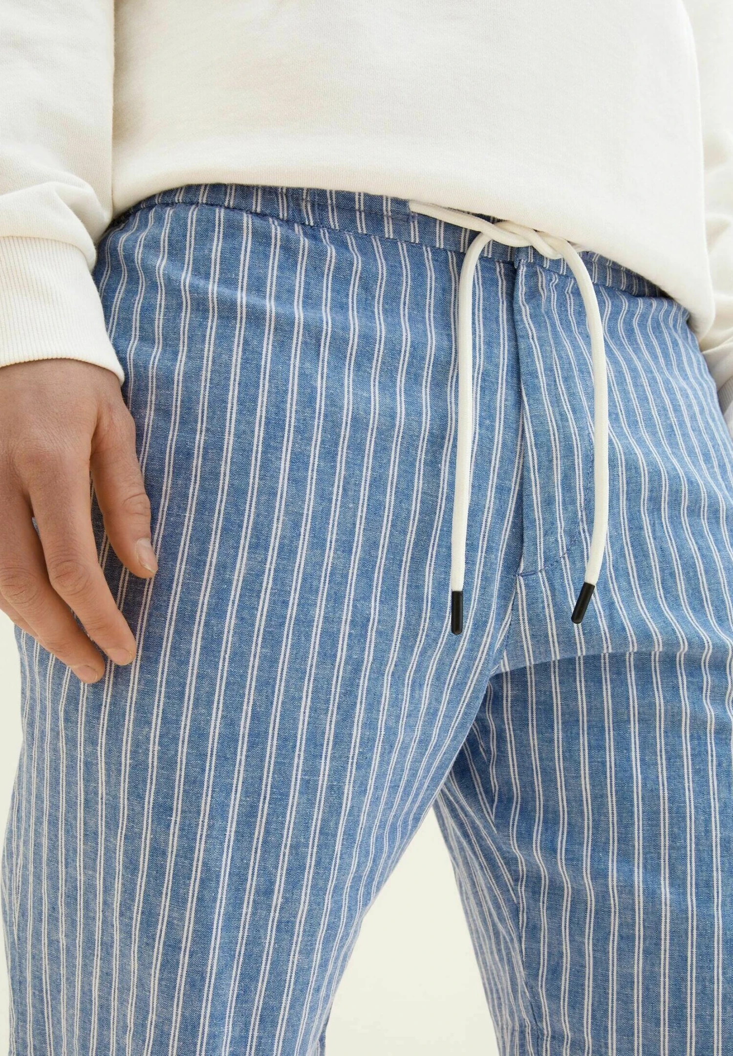TOM TAILOR Denim Gemusterte Bermuda - Shorts - Blue White Stripe 5 TOM TAILOR Denim Gemusterte Bermuda - Shorts - Blue White Stripe - Afbeelding 5