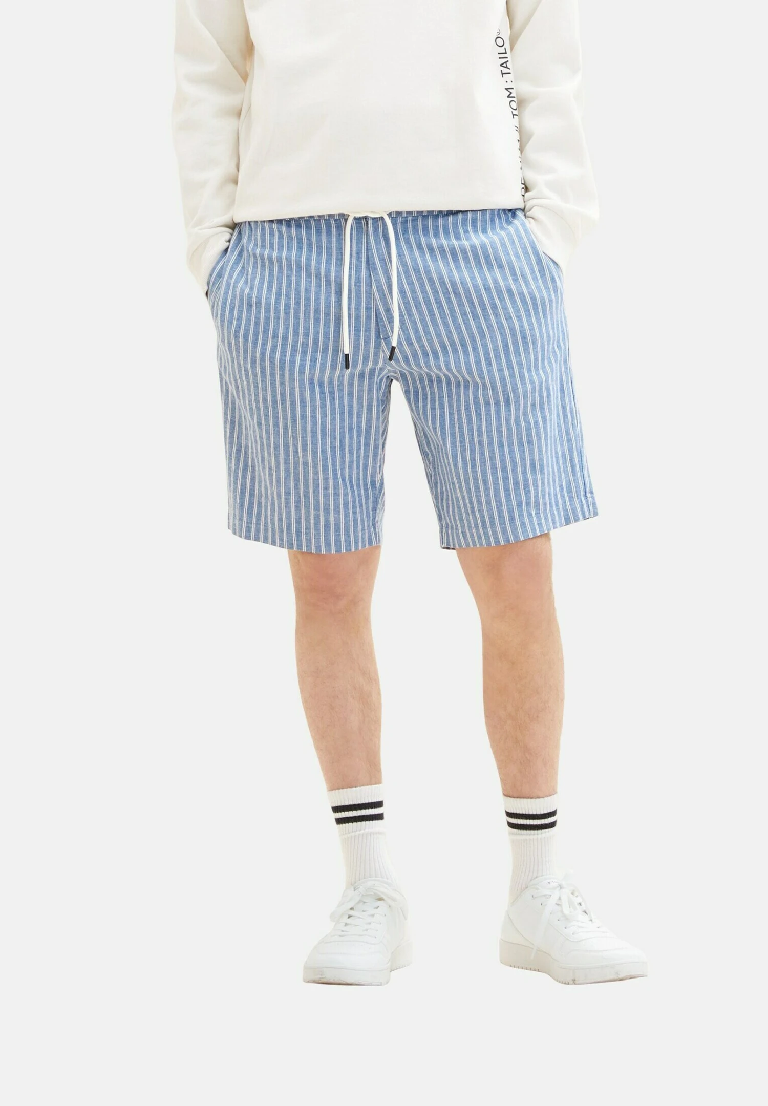 TOM TAILOR Denim Gemusterte Bermuda - Shorts - Blue White Stripe 1 TOM TAILOR Denim Gemusterte Bermuda - Shorts - Blue White Stripe