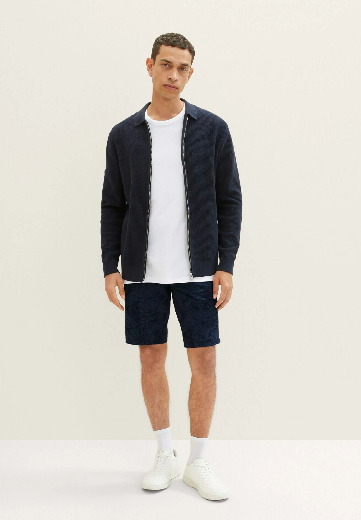 Tom Tailor Bermuda- Shorts - Navy Tonal Big Leaf Design 2 Tom Tailor Bermuda- Shorts - Navy Tonal Big Leaf Design - Afbeelding 2
