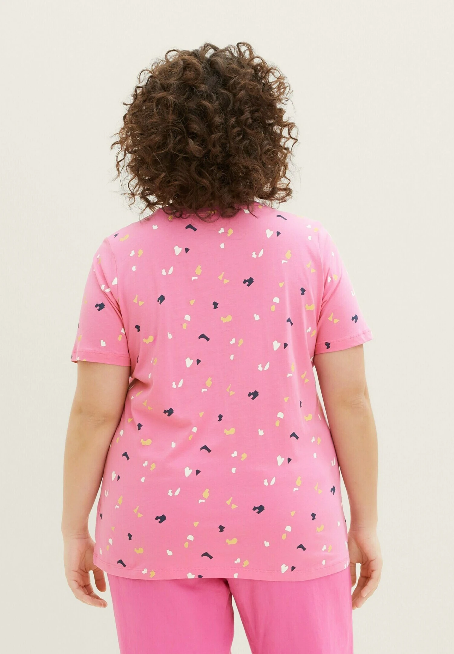 Tom Tailor Plus -Mit Print - T-Shirt Print - Pink Geo Shapes Design 3 Tom Tailor Plus -Mit Print - T-Shirt Print - Pink Geo Shapes Design - Afbeelding 3