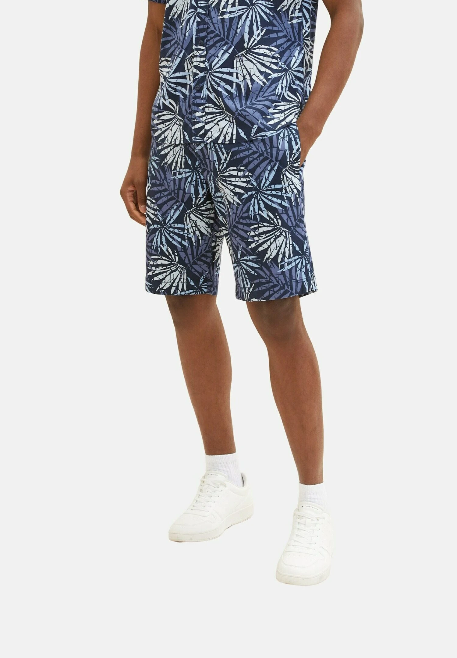 Tom Tailor Gemusterte- Shorts - Navy Tonal Leaf Design 4 Tom Tailor Gemusterte- Shorts - Navy Tonal Leaf Design - Afbeelding 4