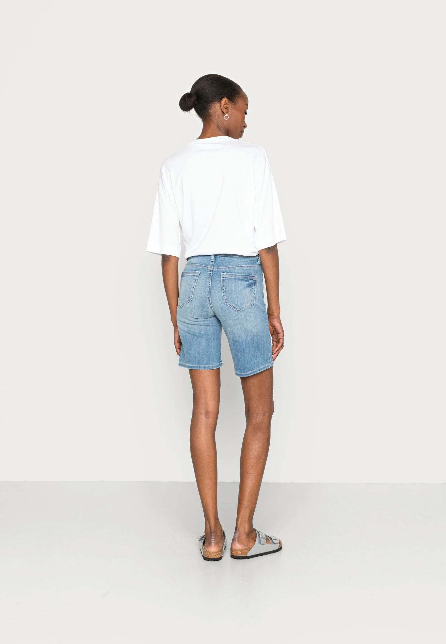 Tom Tailor Alexa Bermuda - Jeansshort - Light Stone Wash Denim 3 Tom Tailor Alexa Bermuda - Jeansshort - Light Stone Wash Denim - Afbeelding 3