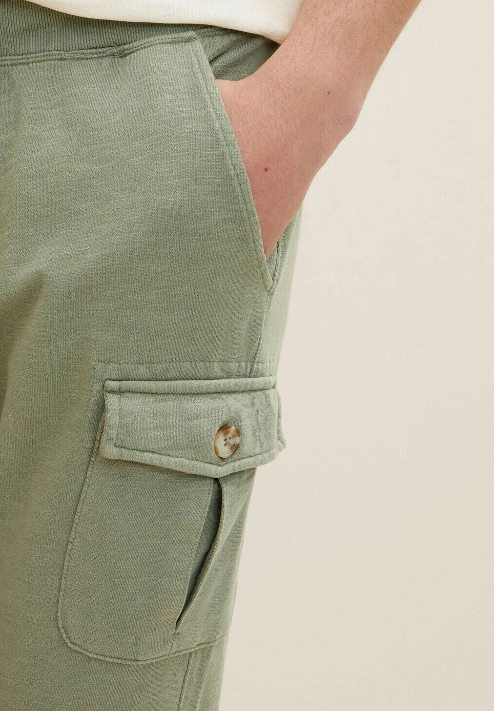 Tom Tailor Naturally Dyed- Trainingsbroek - Olive Branch Green 4 Tom Tailor Naturally Dyed- Trainingsbroek - Olive Branch Green - Afbeelding 4