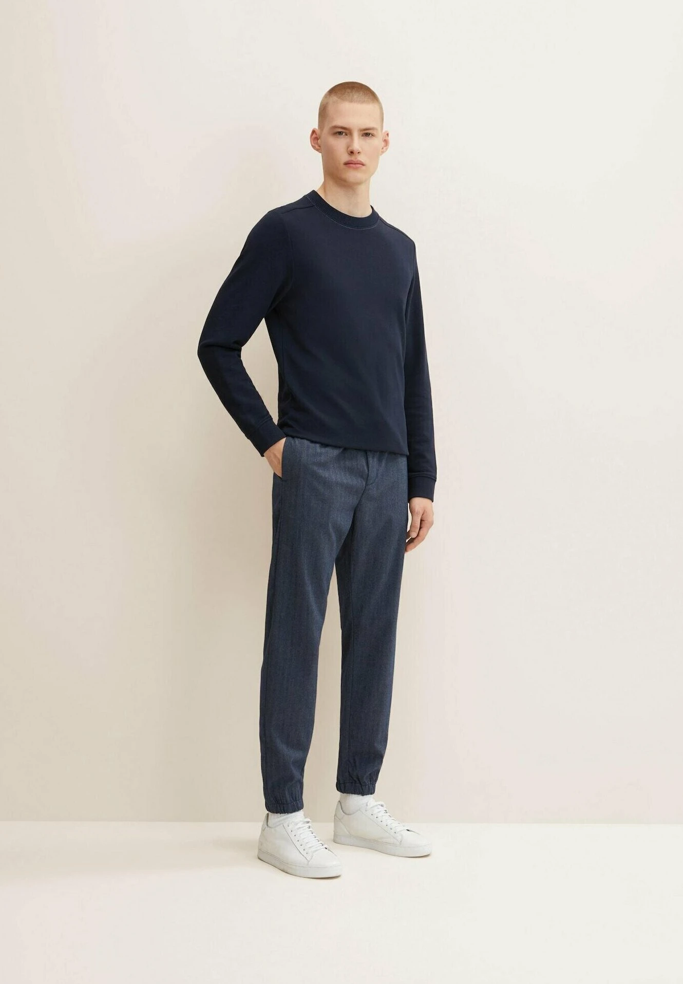 TOM TAILOR Denim Mit Seitlichen Eingrifftaschen - Trainingsbroek - Navy Melange Herringbone 1 TOM TAILOR Denim Mit Seitlichen Eingrifftaschen - Trainingsbroek - Navy Melange Herringbone